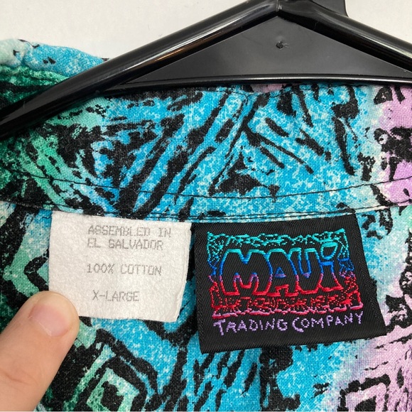 Maui Trading Company Hawaiian button down abstract geometric pattern - Picture 3 of 6